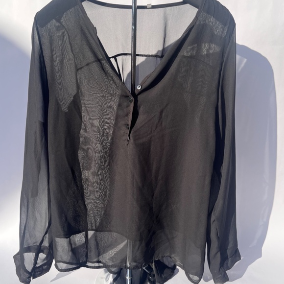 Black and gold mesh top - Picture 3 of 3